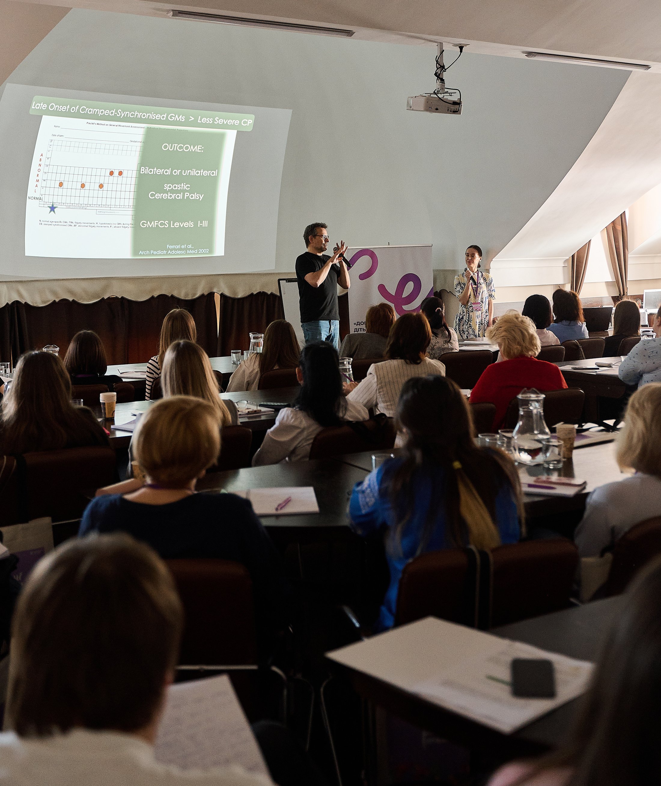Photo of a speaker and participants of the certified training on newborn development