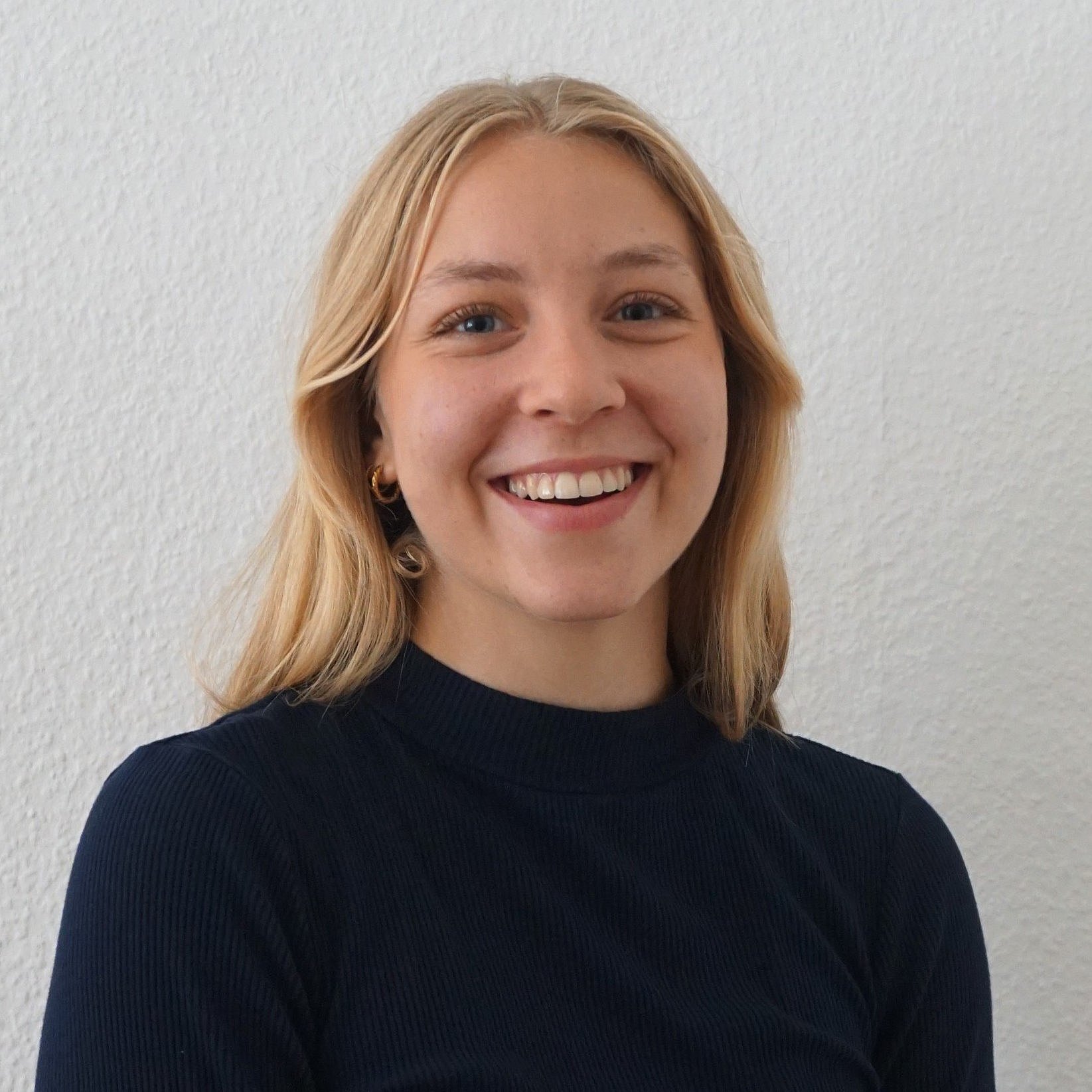 A professional headshot of Anne Lenz smiling.