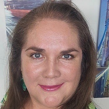 Portrait of Ilein Bolaños González smiling and wearing a green blouse.