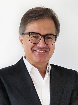 Portrait of Thomas Föringer Portrait of Thomas Föringer wearing a suit and glasses