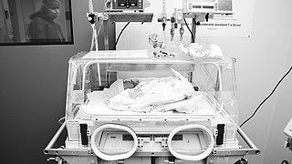 Extended Caffeine Therapy Reduces Intermittent Hypoxia in Preterm Infants 