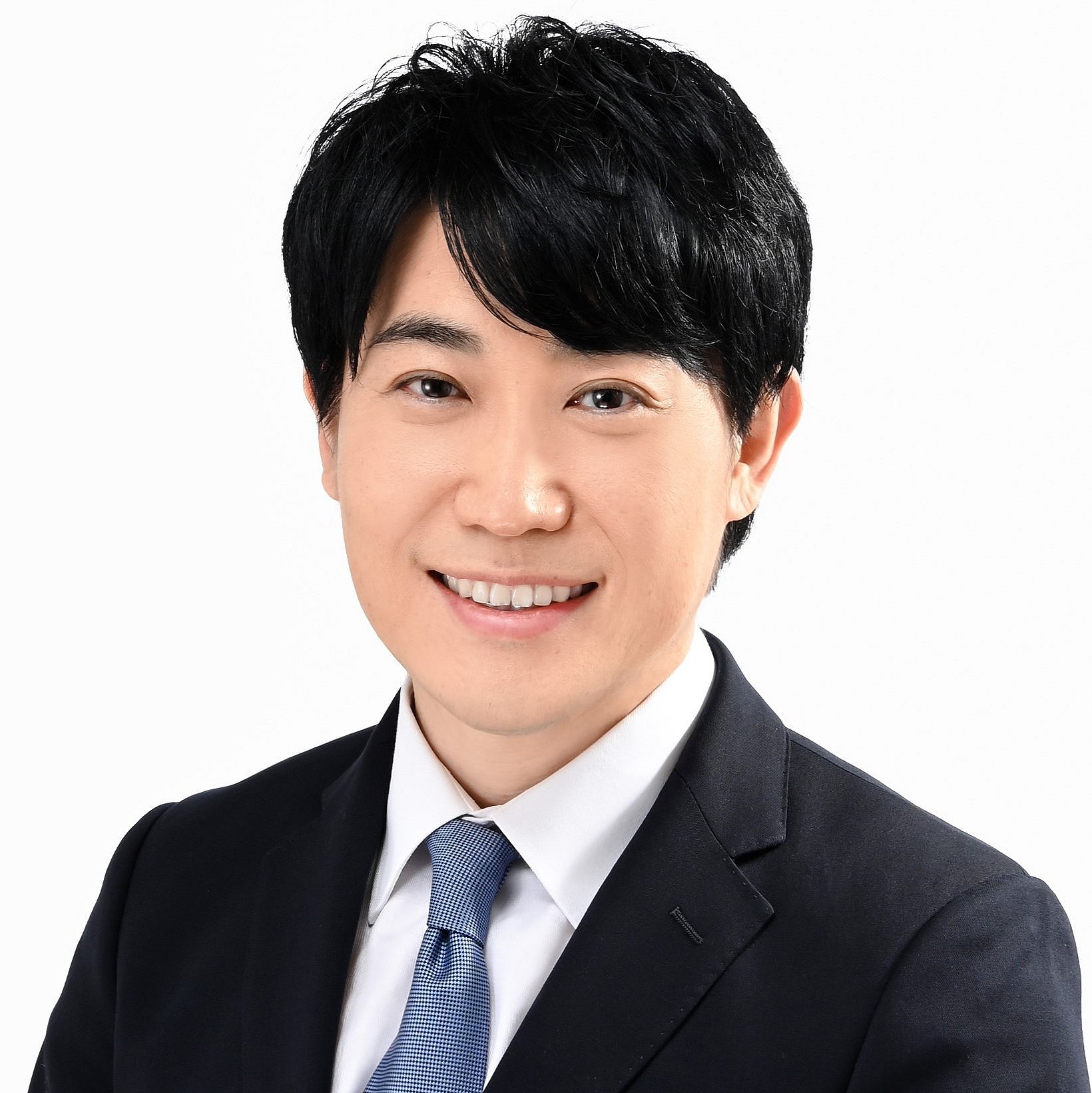 Portrait of Dr. Takeshi Arimitsu smiling and wearing a black suit and a blue tie.
