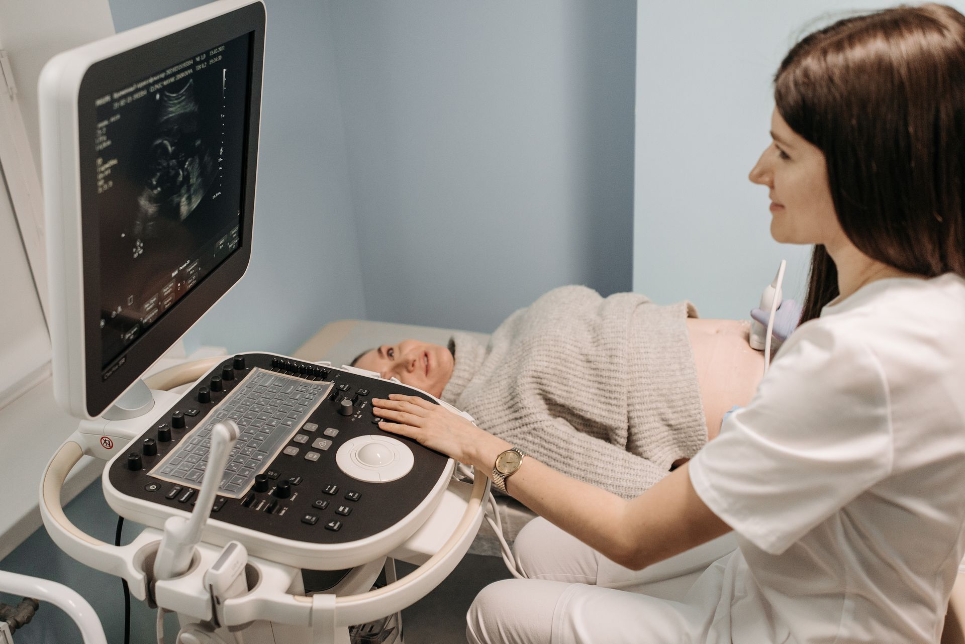 Healthcare professional performing a prenatal ultrasound Healthcare professional performing an ultrasound examination for a pregnant patient.