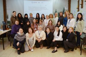 A group of women pose for a photo at a neonatal care training or support event under the “Ранні Пташки” (Early Birds) initiative in Ukraine.